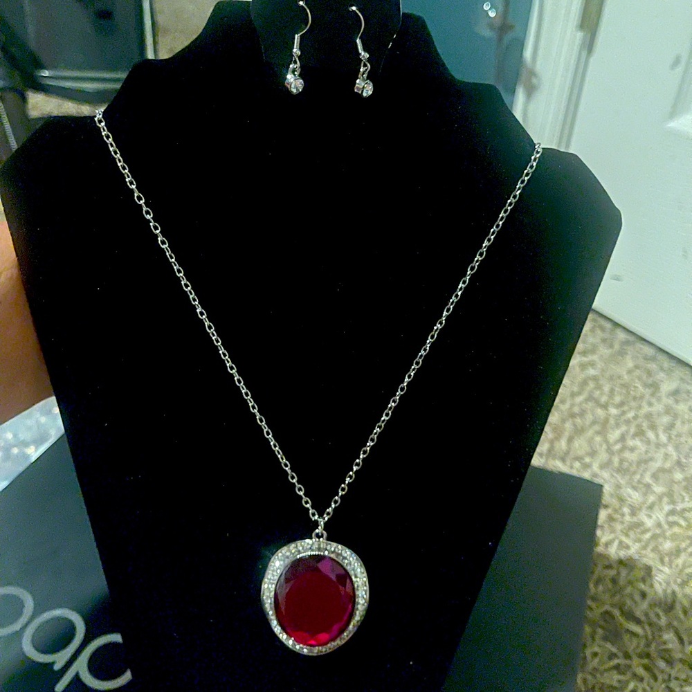 Necklace and earring set one size fits all. - Picture 1 of 1